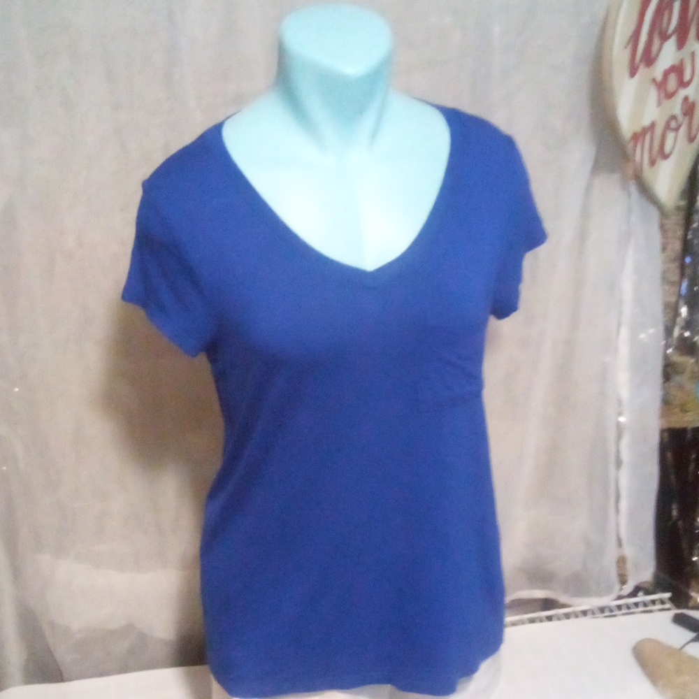 Cable & Gauge women's pocket tee shirt